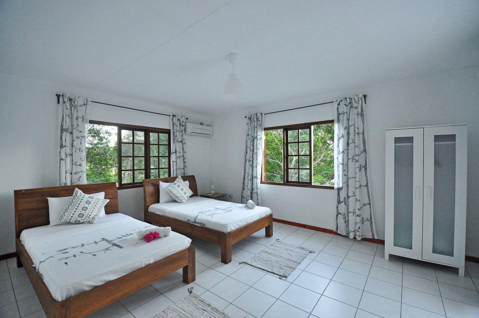 Petit Baie Chalet *